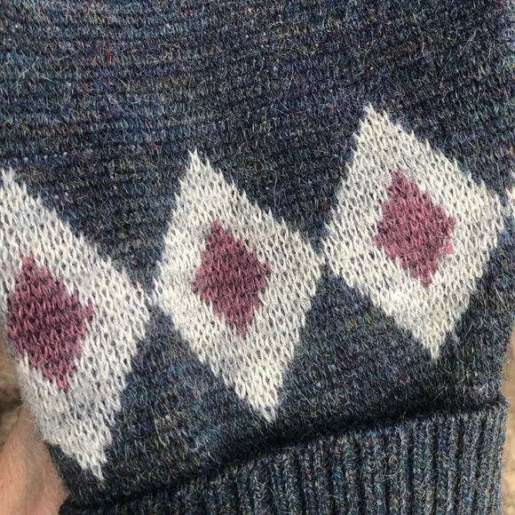 Vintage V-Neck Sweater - Diamond Pattern - lightweight knit  - two tone - L - Picture 4 of 4